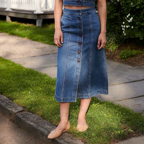 Madewell Dresses & Skirts - Madewell denim button front A-line midi skirt